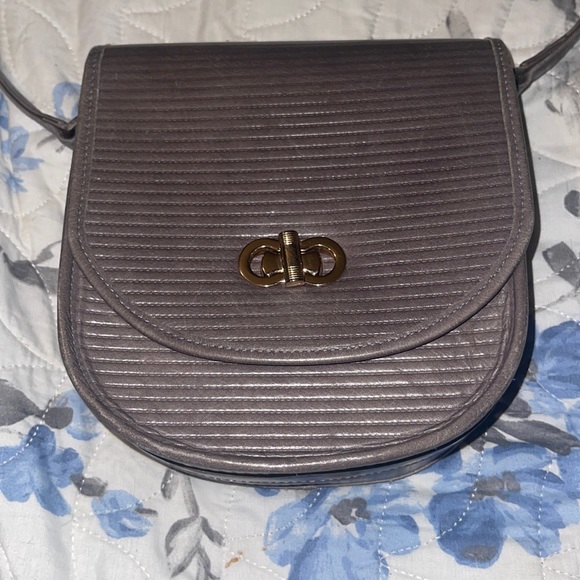 LAURA MERKIN GREY LEATHER cross body with adjustable strap! - Picture 1 of 7